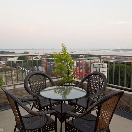 Millennium Hotel Янгон Екстериор снимка