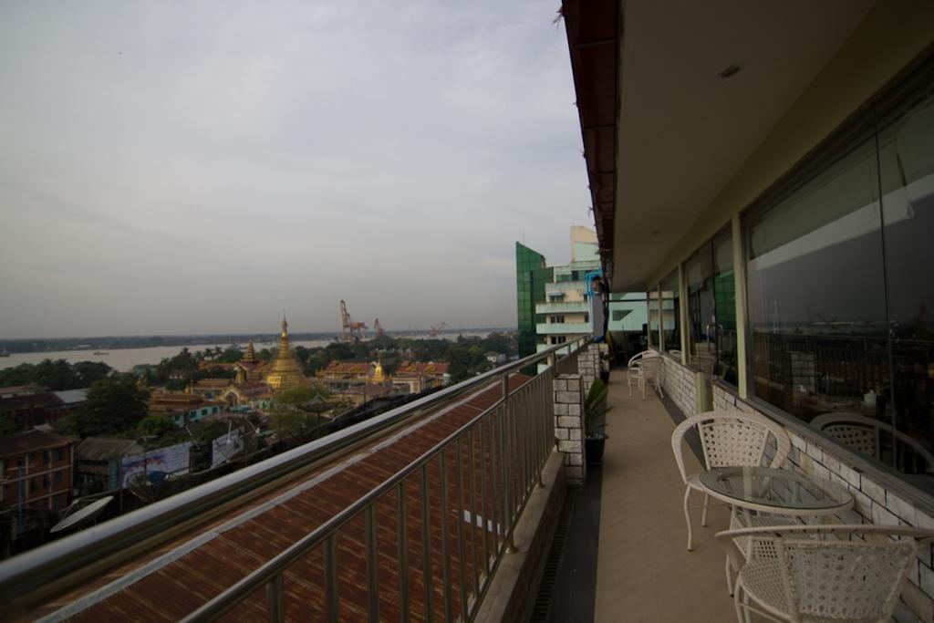 Millennium Hotel Янгон Екстериор снимка