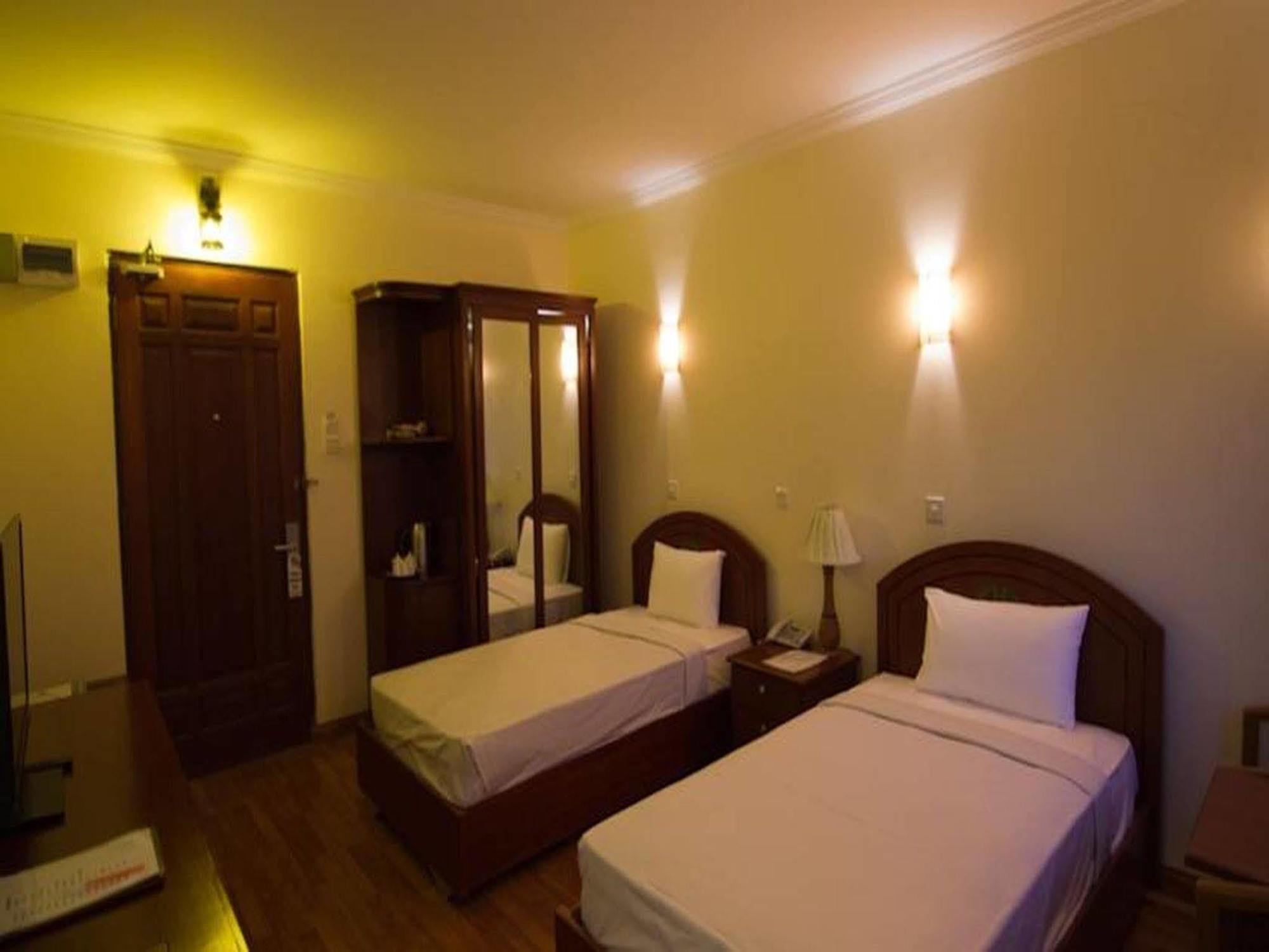 Millennium Hotel Янгон Екстериор снимка