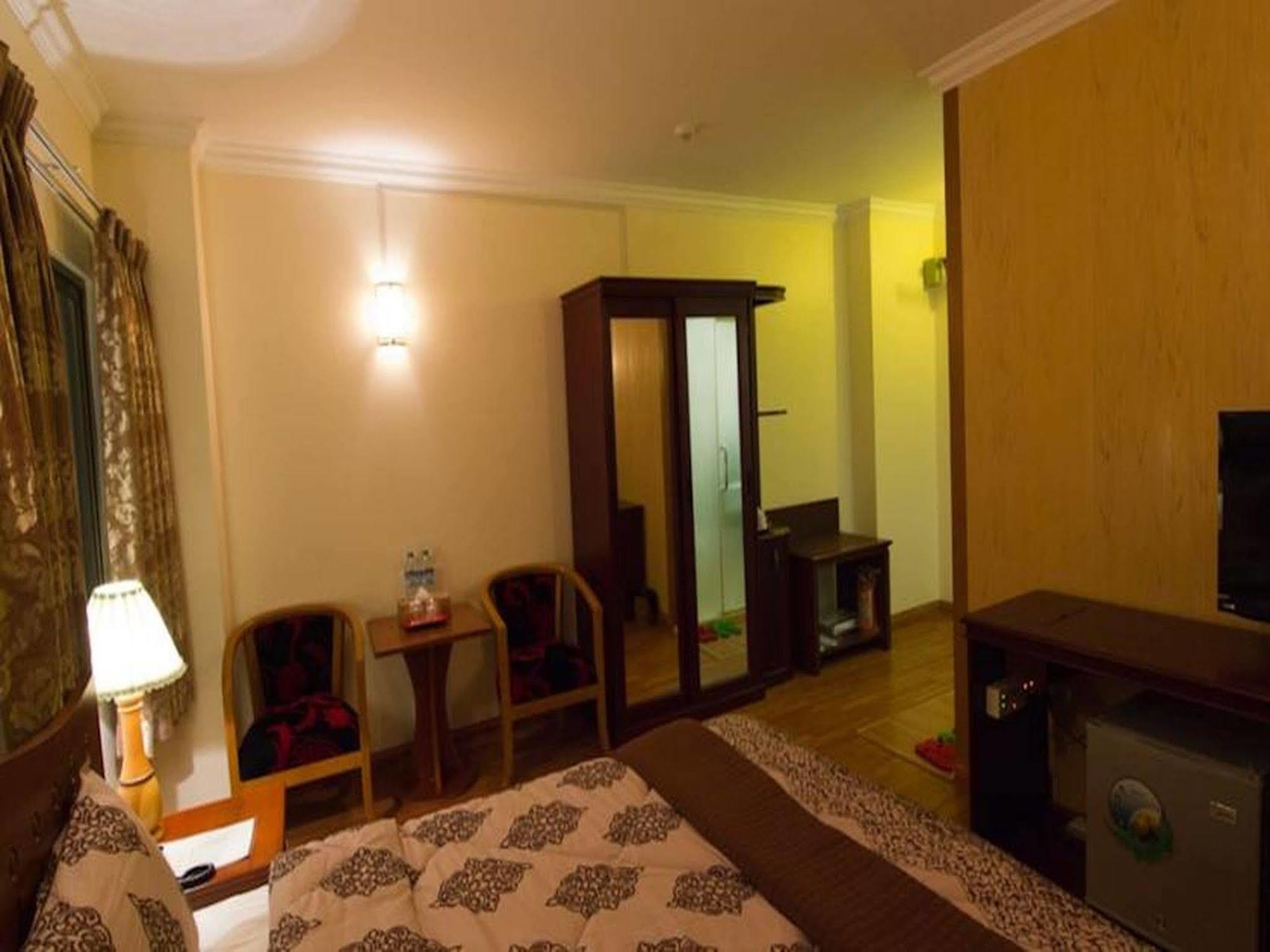 Millennium Hotel Янгон Екстериор снимка